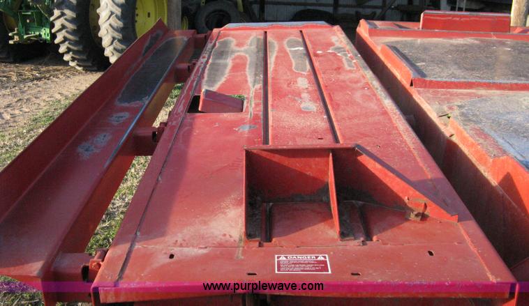 image for item 8040 1996 New Holland D2000 3x4 large square baler with accumulator