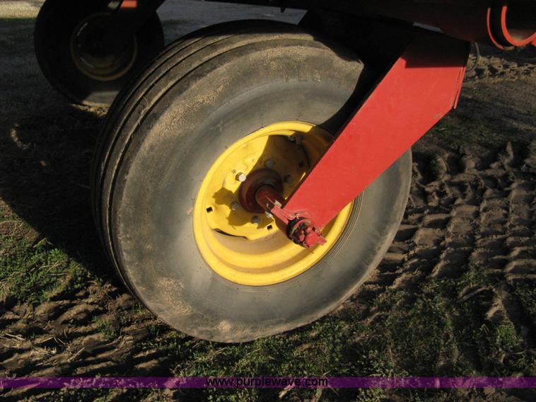 image for item 8040 1996 New Holland D2000 3x4 large square baler with accumulator