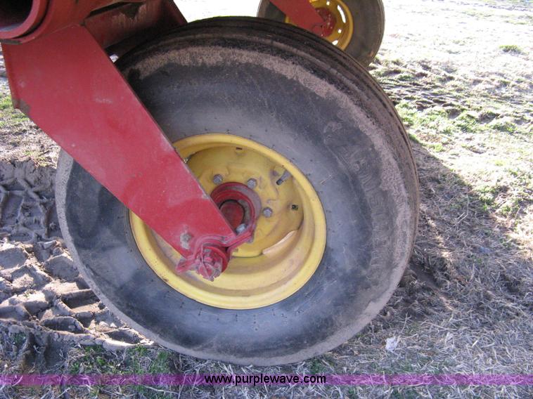 image for item 8040 1996 New Holland D2000 3x4 large square baler with accumulator