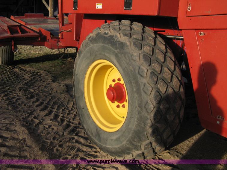 image for item 8040 1996 New Holland D2000 3x4 large square baler with accumulator