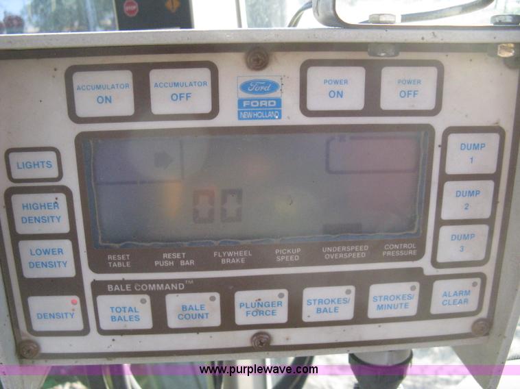 image for item 8040 1996 New Holland D2000 3x4 large square baler with accumulator