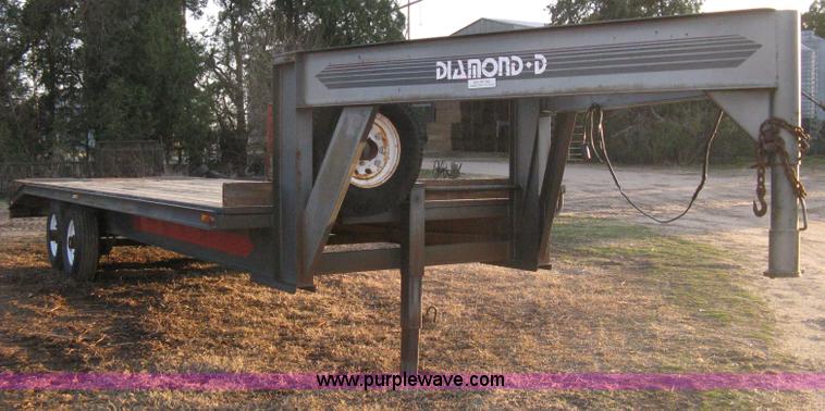 image for item 8053 1993 Diamond D goose neck flatbed trailer