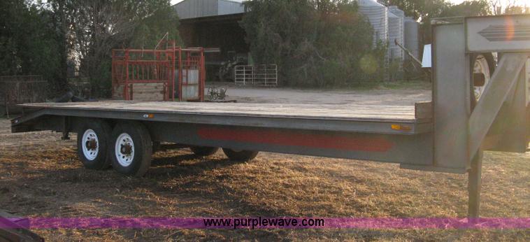 image for item 8053 1993 Diamond D goose neck flatbed trailer