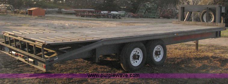 image for item 8053 1993 Diamond D goose neck flatbed trailer