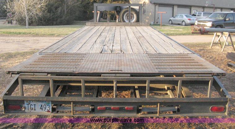 image for item 8053 1993 Diamond D goose neck flatbed trailer