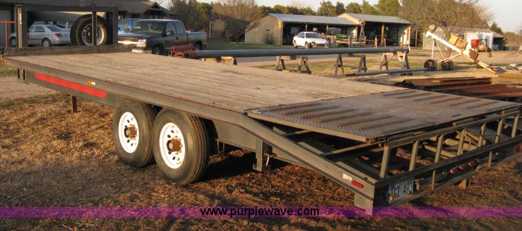 image for item 8053 1993 Diamond D goose neck flatbed trailer
