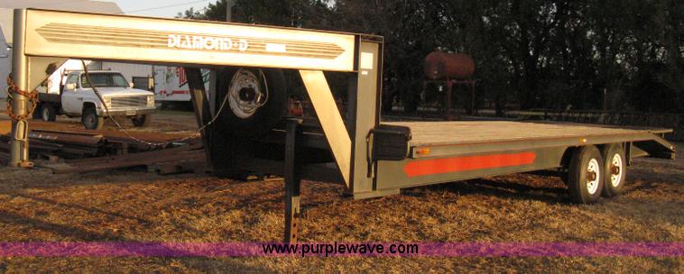 image for item 8053 1993 Diamond D goose neck flatbed trailer