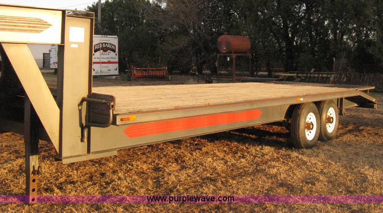 image for item 8053 1993 Diamond D goose neck flatbed trailer