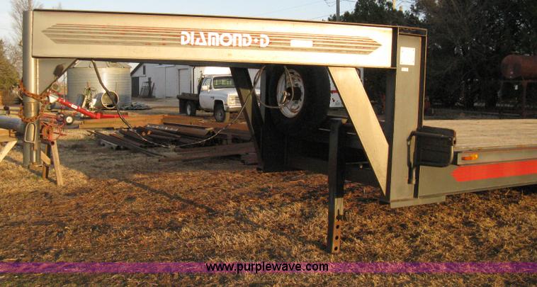 image for item 8053 1993 Diamond D goose neck flatbed trailer