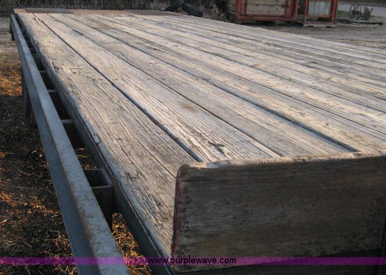 image for item 8053 1993 Diamond D goose neck flatbed trailer