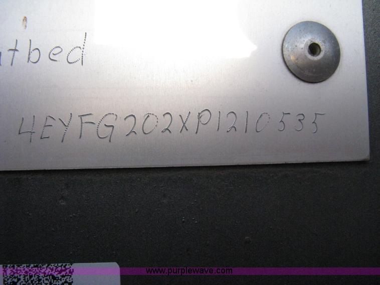 image for item 8053 1993 Diamond D goose neck flatbed trailer