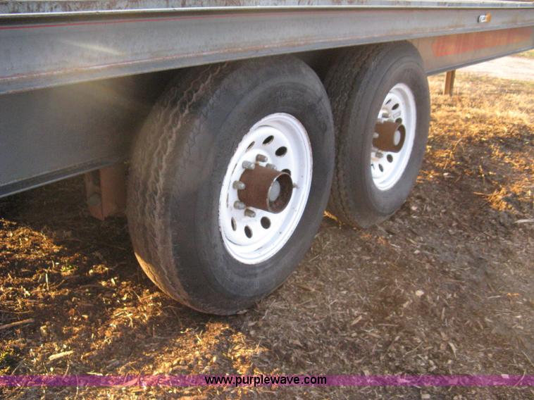 image for item 8053 1993 Diamond D goose neck flatbed trailer