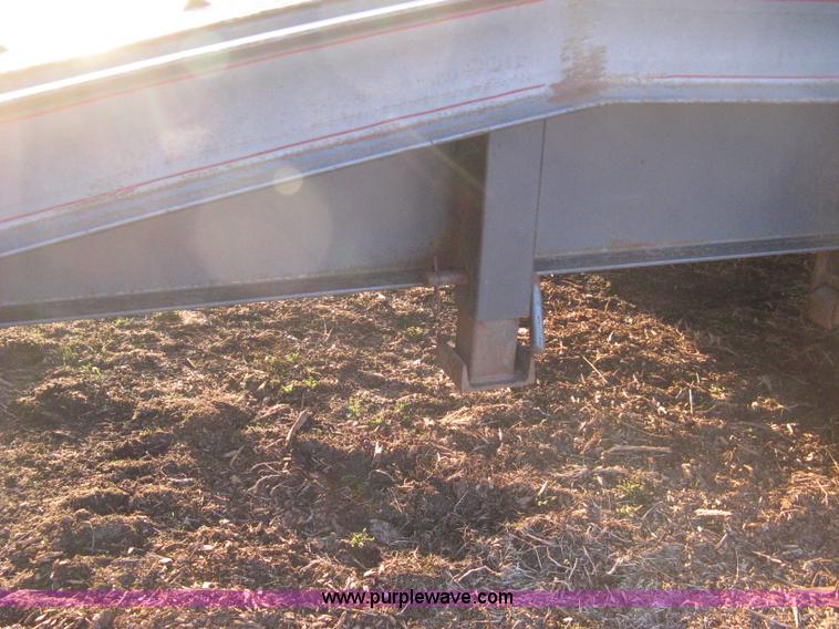 image for item 8053 1993 Diamond D goose neck flatbed trailer