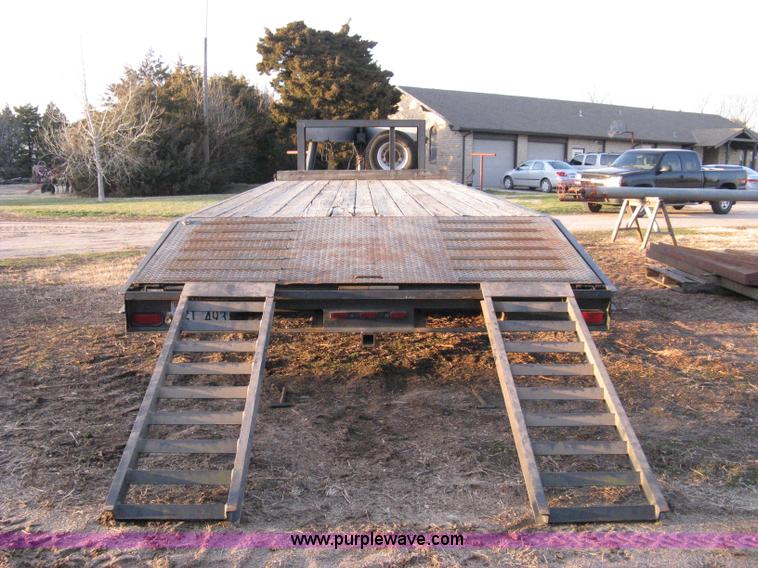 image for item 8053 1993 Diamond D goose neck flatbed trailer