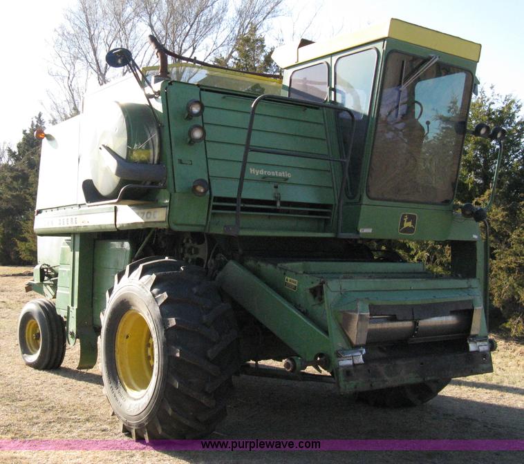 image for item 8075 John Deere 7700 combine