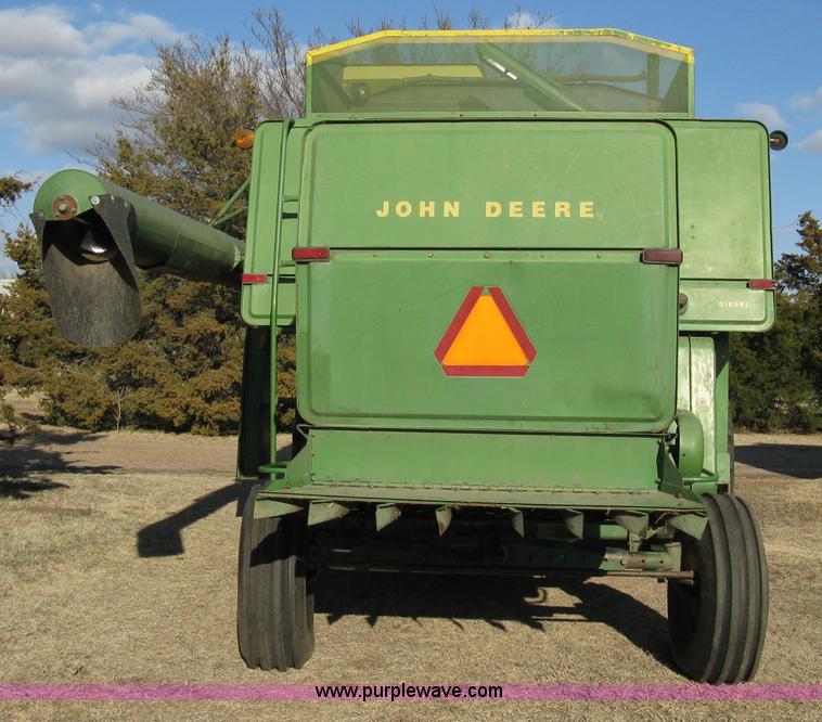 image for item 8075 John Deere 7700 combine
