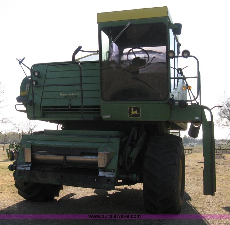 image for item 8075 John Deere 7700 combine