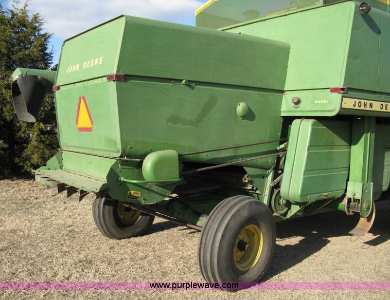 image for item 8075 John Deere 7700 combine