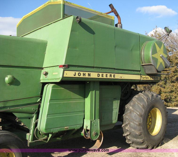 image for item 8075 John Deere 7700 combine