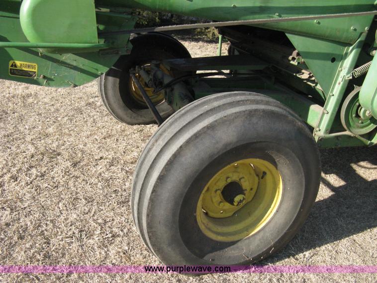 image for item 8075 John Deere 7700 combine