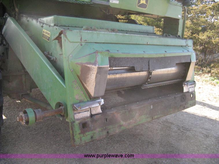 image for item 8075 John Deere 7700 combine