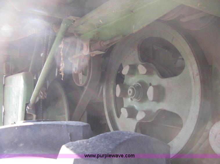 image for item 8075 John Deere 7700 combine