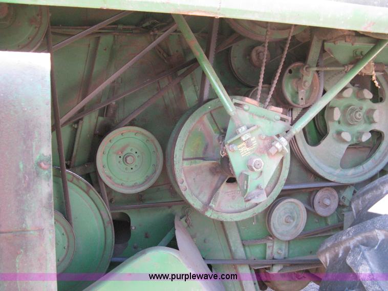 image for item 8075 John Deere 7700 combine