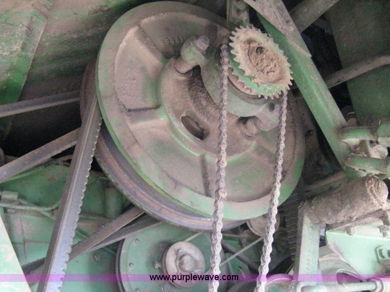 image for item 8075 John Deere 7700 combine