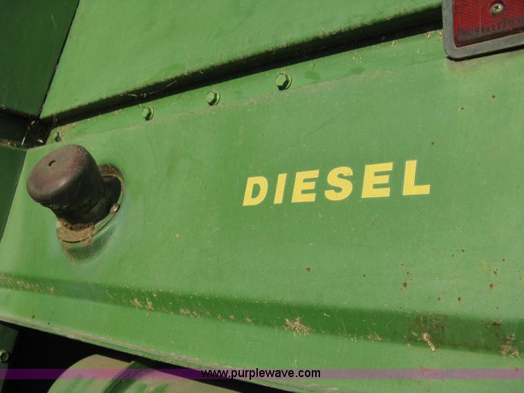 image for item 8075 John Deere 7700 combine