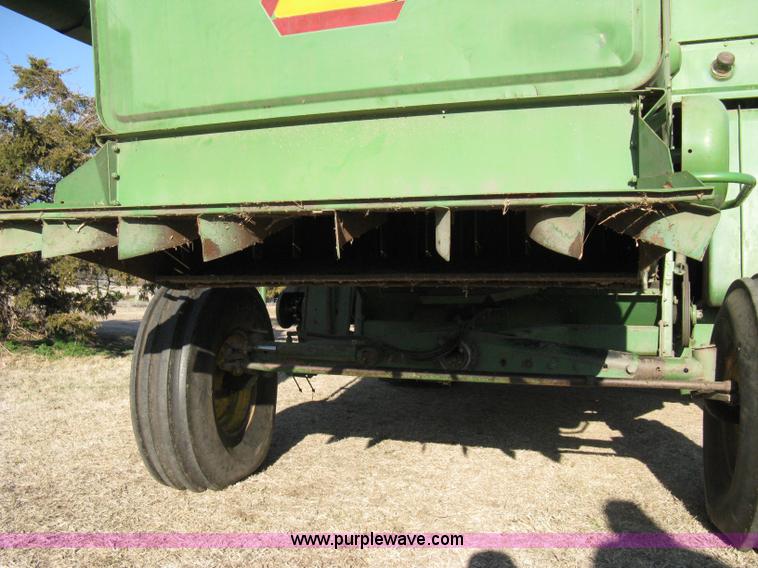 image for item 8075 John Deere 7700 combine