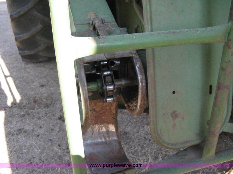 image for item 8075 John Deere 7700 combine