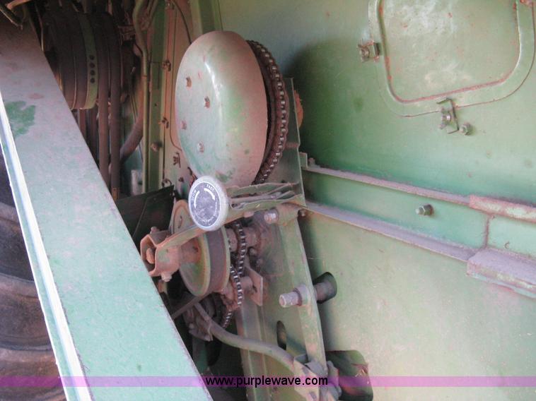 image for item 8075 John Deere 7700 combine