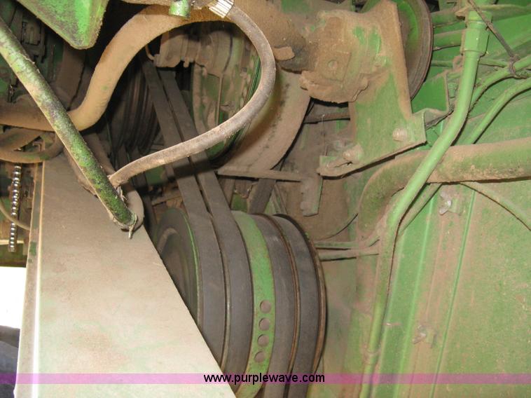 image for item 8075 John Deere 7700 combine