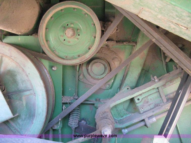 image for item 8075 John Deere 7700 combine