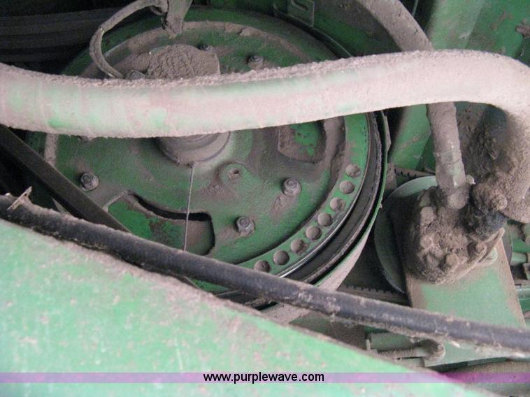 image for item 8075 John Deere 7700 combine