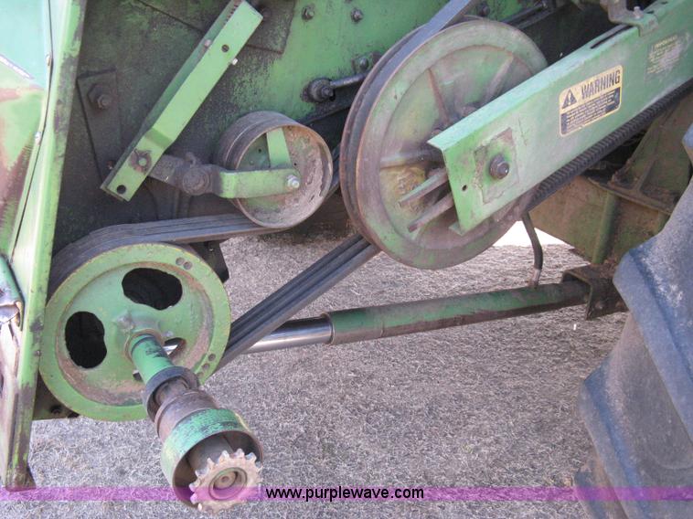 image for item 8075 John Deere 7700 combine