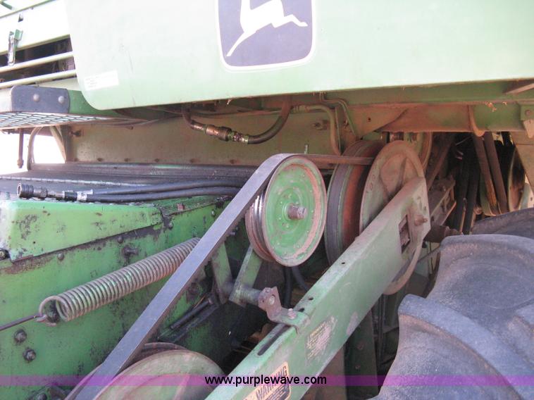 image for item 8075 John Deere 7700 combine