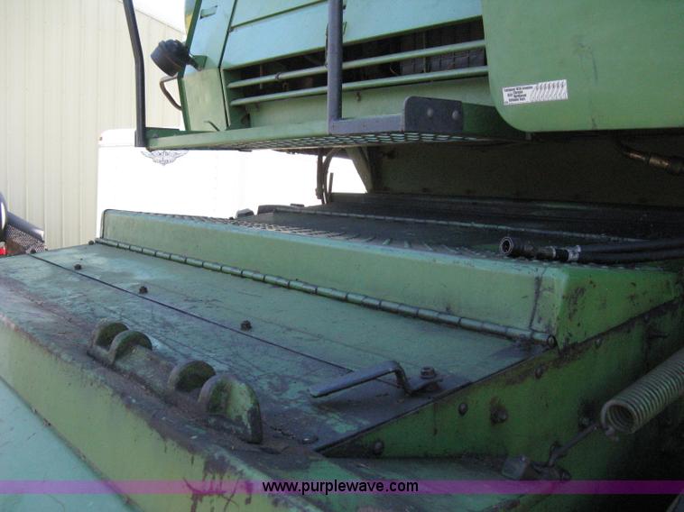 image for item 8075 John Deere 7700 combine