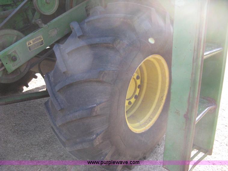 image for item 8075 John Deere 7700 combine