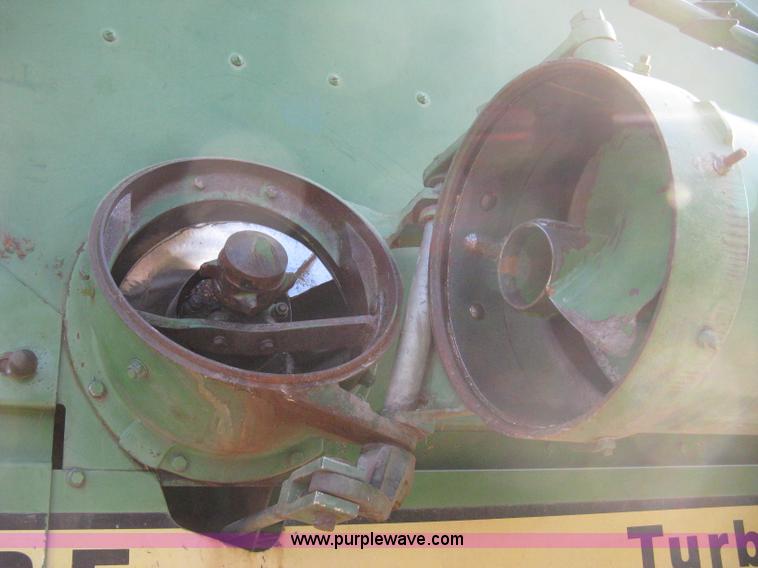 image for item 8075 John Deere 7700 combine