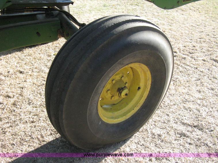 image for item 8075 John Deere 7700 combine