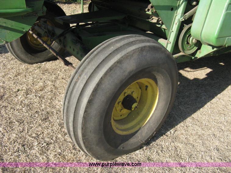 image for item 8075 John Deere 7700 combine