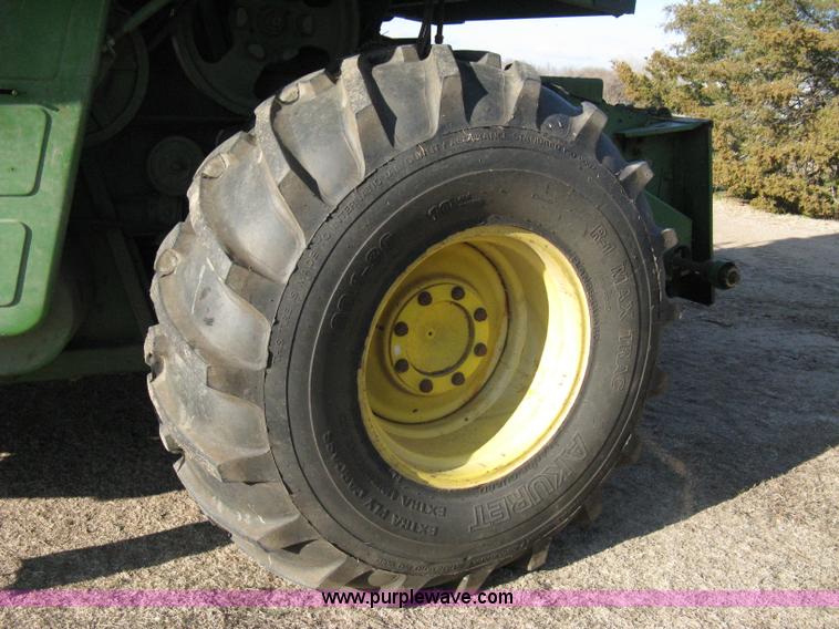 image for item 8075 John Deere 7700 combine