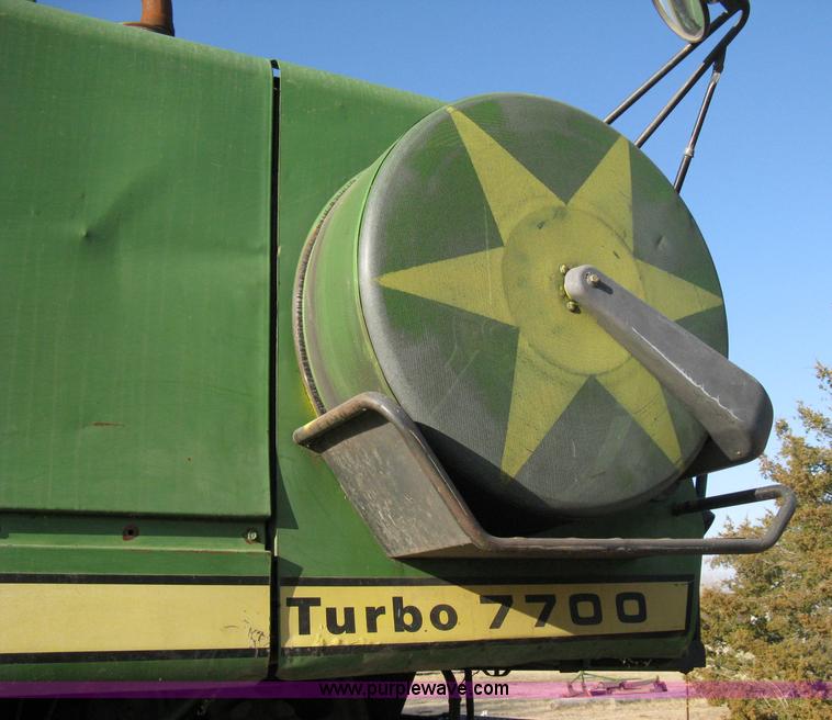 image for item 8075 John Deere 7700 combine