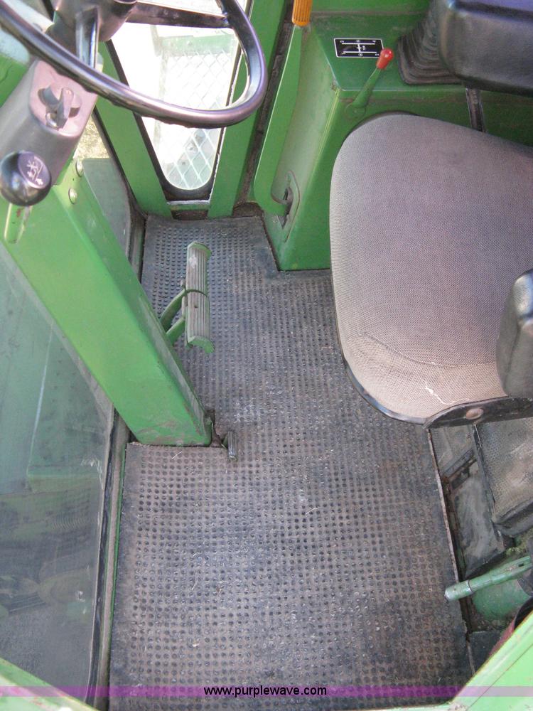 image for item 8075 John Deere 7700 combine