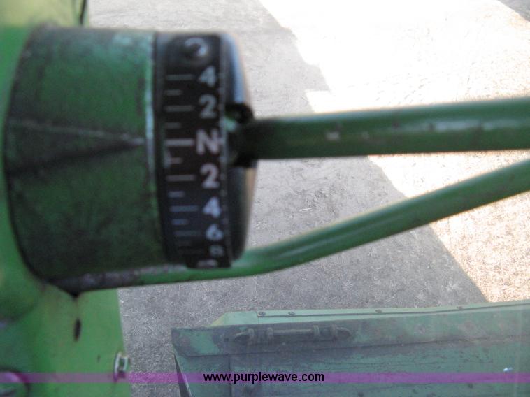 image for item 8075 John Deere 7700 combine