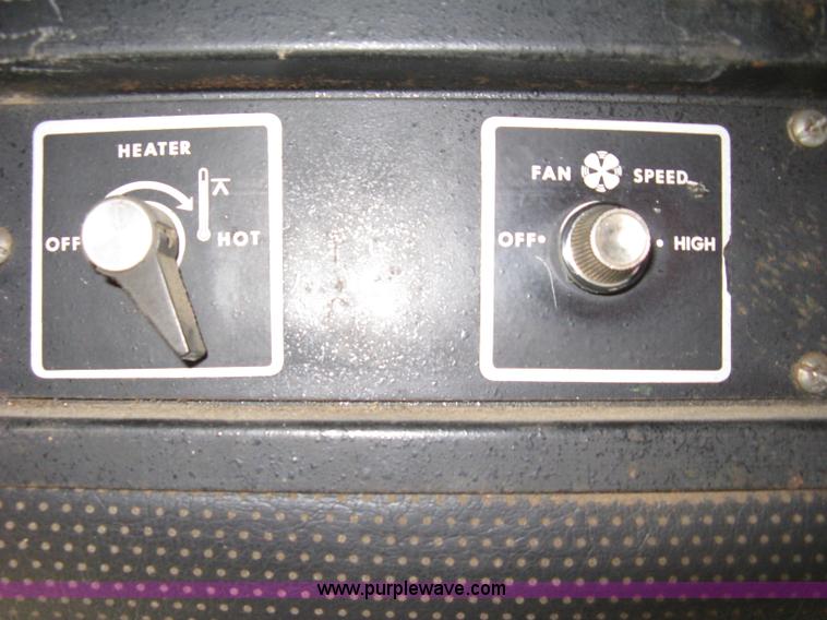 image for item 8075 John Deere 7700 combine