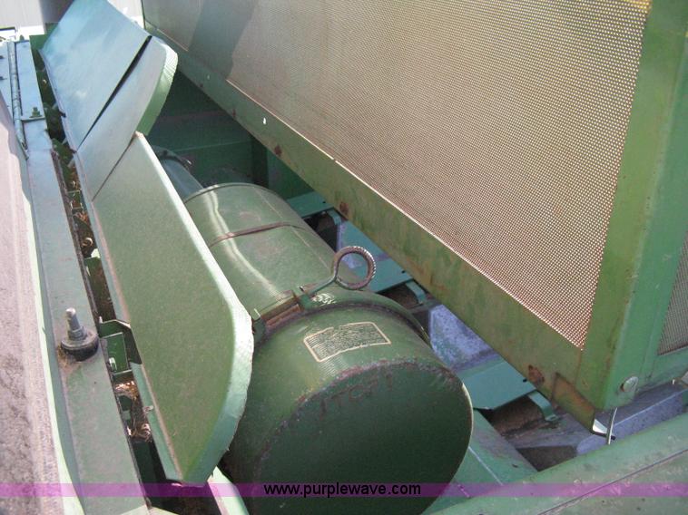 image for item 8075 John Deere 7700 combine