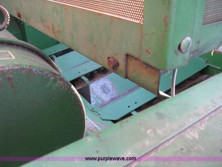 image for item 8075 John Deere 7700 combine