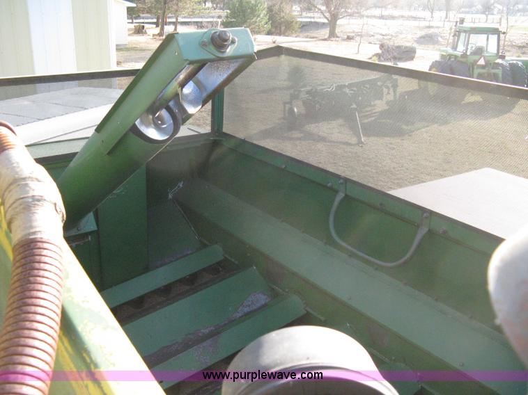 image for item 8075 John Deere 7700 combine